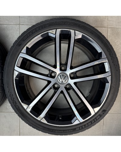 LLANTAS VOLKSWAGEN NOGARO ORIGINALES CON NEUMÁTICOS