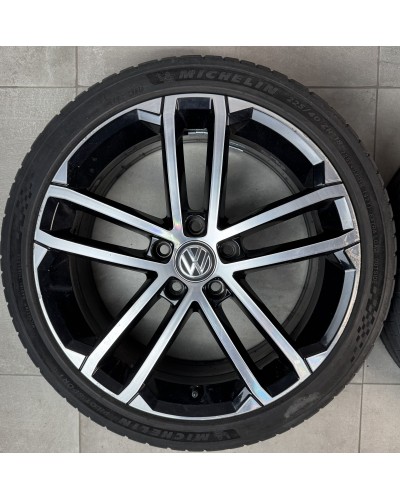 LLANTAS VOLKSWAGEN NOGARO ORIGINALES CON NEUMÁTICOS